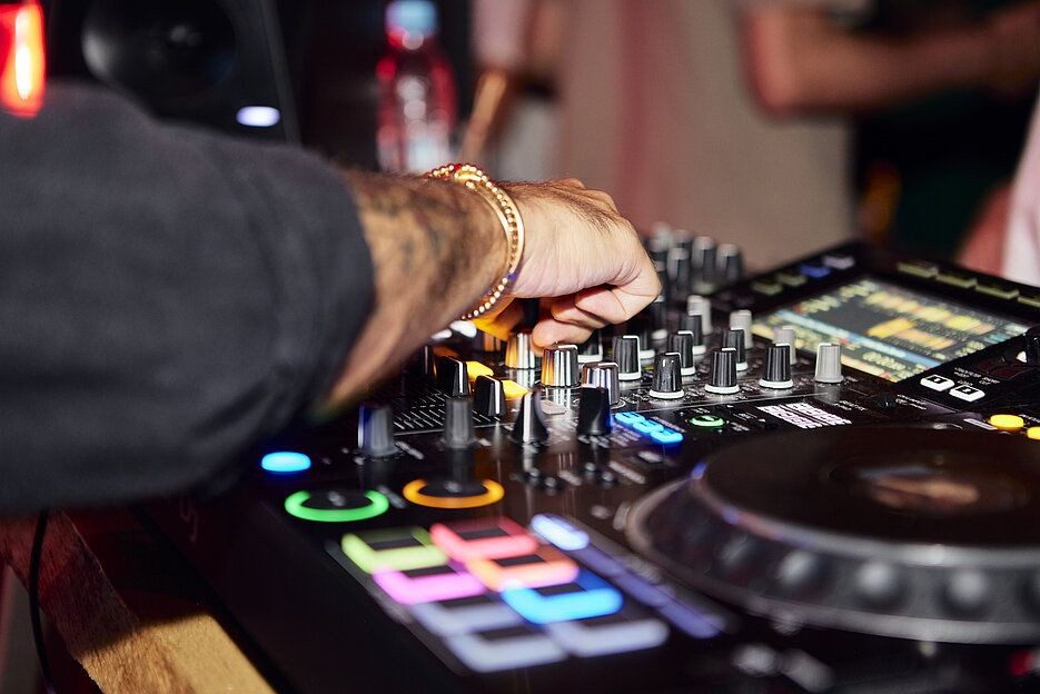 MINI feiert im HOTEL BUSSI BABY - DJ.